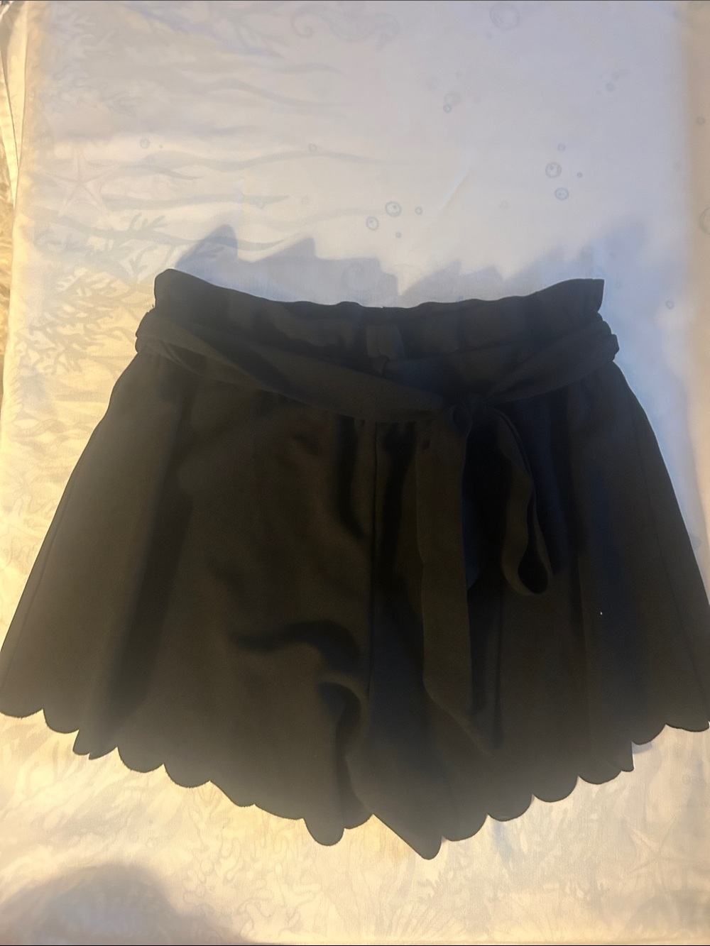 SHEIN Black Scalloped Tie-Waist Women's Shorts